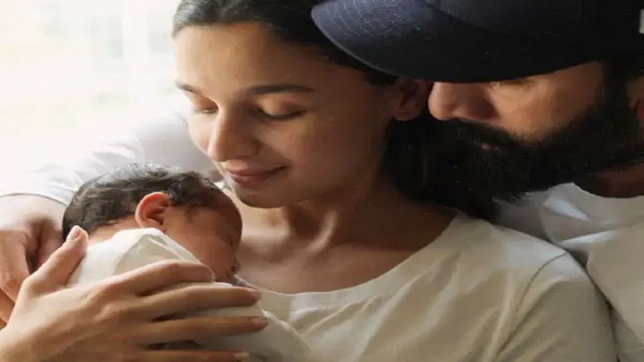 आलिया हिच्याबद्दल सांगायचं झालं तर, फार कमी काळात अभिनेत्रीने झगमगत्या विश्वात स्वतःचं स्थान निर्माण केलं आहे. आज आलिया हिने राझी, गंगूबाई, गली बॉय, यांसारख्या अनेक सिनेमांमध्ये दमदार भूमिका साकारत चाहत्यांचं मनोरंजन केलं. 