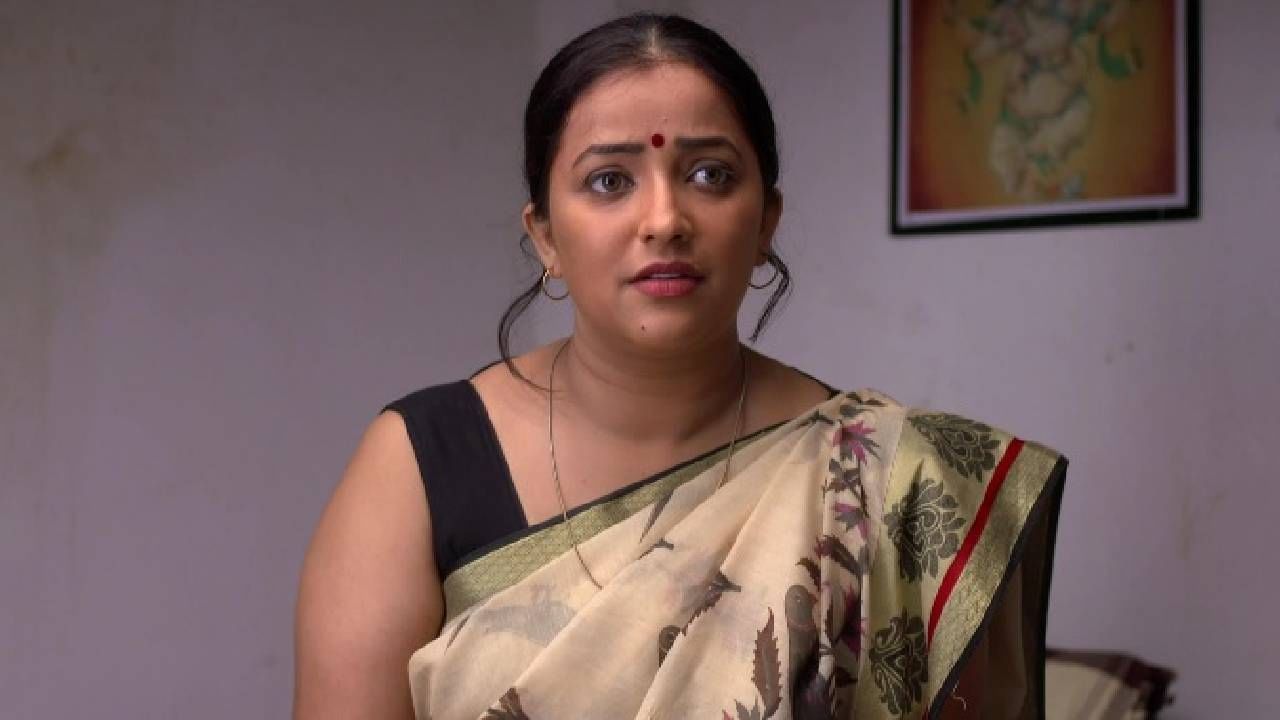 अपूर्वा पुरोहितच्या येण्यामागे नेमकं काय रहस्य आहे? तिच्या येण्याने भूमी-आकाशच्या आयुष्यावर काय परिणाम होणार? हे पाहणं उत्सुकतेचं असेल. ‘शुभविवाह’ ही मालिका दुपारी 2.30 वाजता स्टार प्रवाह वाहिनीवर प्रेक्षकांच्या भेटीला येते. 
