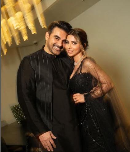 अरबाज आणि शुरा यांनी आपल्या मुलीचे नाव शिपारा असे ठेवले आहे. दोघांनीही इन्स्टाग्राम पोस्टमध्ये 'वेलकम बेबी गर्ल शिपारा' असे म्हटले आहे. दोघांनीही मुलगी झाल्याची घोषणा केल्यानंतर त्यांच्यावर शुभेच्छांचा वर्षाव होत आहे.