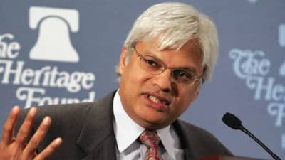 शत्रू देशाशी गुप्त चर्चा, गोपनीय कागदपत्रे लिक... कोण आहेत एशली टेलिस?, घरातून काय काय सापडलं?