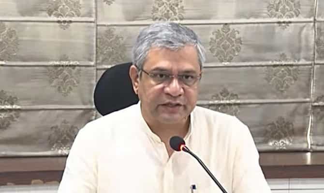इलेक्ट्रॉनिक्स मॅन्युफॅक्चरिंग स्कीमला प्रचंड प्रतिसाद,1.15 लाख कोटीच्या गुंतवणूकीचे प्रस्ताव,रोजगाराच्या संधी निर्माण होणार