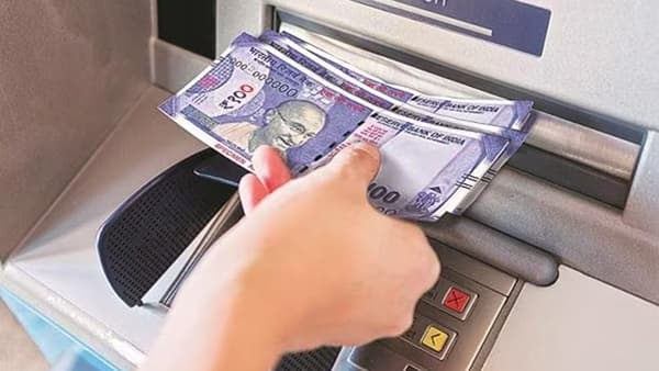 ७.८ कोटी कर्मचाऱ्यांसाठी आनंदाची बातमी, या महिन्यापासून एटीएममधून पीएफचे पैसे काढता येणार
