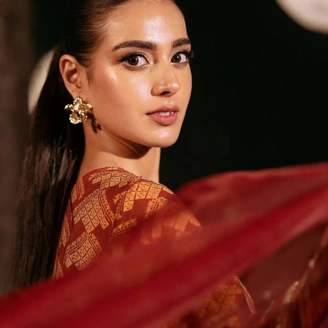 सोशल मीडिया प्लेटफॉर्म रेडिट वर इकराच्या एका इंटरव्यूची क्लिप वायरल होत आहे. या वीडियोत तिने दीपिका पादुकोणच्या  8 तासांच्या शिफ्टच्या मागणीचा सपोर्ट केला आहे. सोबतच ती एका आईच्या आयुष्यावर सुद्धा बोलली आहे. 