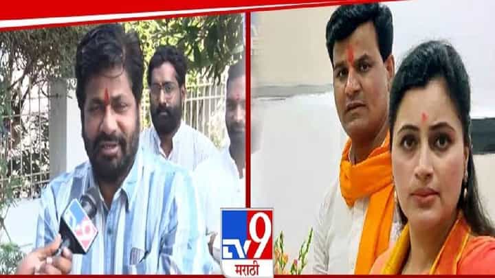 Bachchu Kadu : नौटंकी जोडपं देशात मिळणार नाही, बायको भाजपात अन्... बच्चू कडूंचा राणा दाम्पत्यावर निशाणा Bachchu Kadu : नौटंकी जोडपं देशात मिळणार नाही, बायको भाजपात अन्... बच्चू कडूंचा राणा दाम्पत्यावर निशाणा