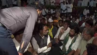 बच्चू कडूंचा संताप, जिल्हाधिकाऱ्यांना झापलं, मीडियासमोर काढली लायकी, नेमकं काय घडलं?