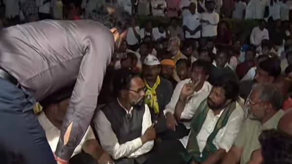 बच्चू कडूंचा संताप, जिल्हाधिकाऱ्यांना झापलं, मीडियासमोर काढली लायकी, नेमकं काय घडलं?