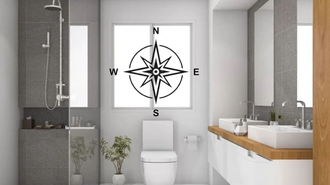 बाथरूममध्ये चुकूनही तुटलेली काच किंवा आरसा ठेवू नये. तुटलेल्या काचेमुळे घरात नकारात्मक ऊर्जा निर्माण होते. यामुळे कुटुंबात आर्थिक समस्या आणि तणाव वाढू शकतो.