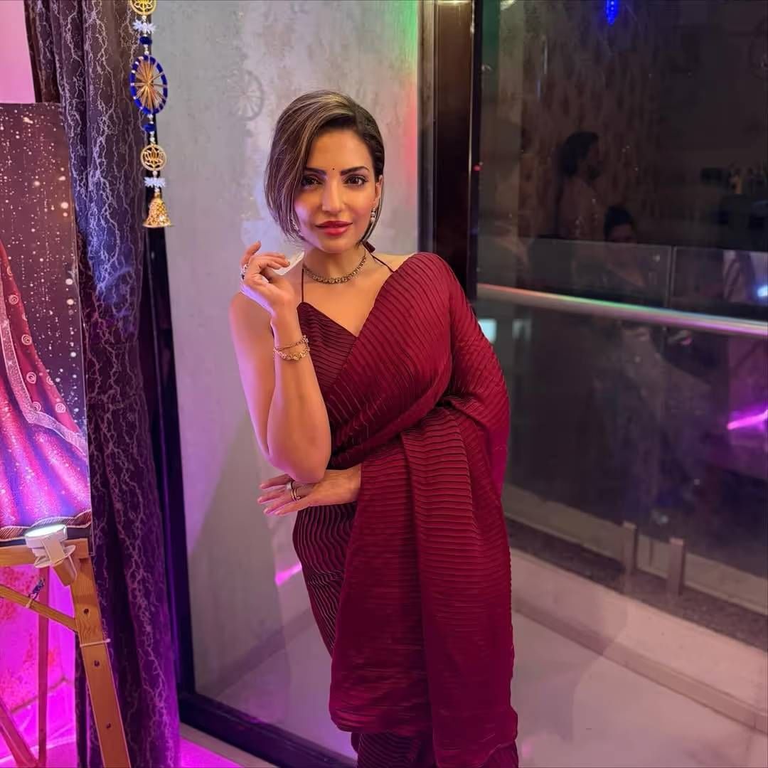  नवीनाला जेव्हा विचारलं की, तू आता दुसरं लग्न करणार का?. त्यावर तिने सध्या मी माझ्यावर लक्ष केंद्रीत करतेय असं उत्तर दिलं. हो पण प्रेम मिळणार असेल, तर जरुर स्वागत करेन.    