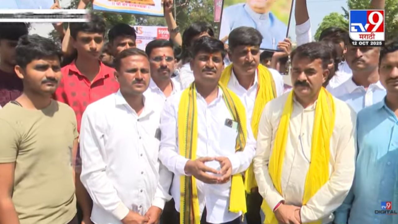 वंजारी समाजाला एसटी आरक्षण द्या; बीडमध्ये चक्काजाम आंदोलन