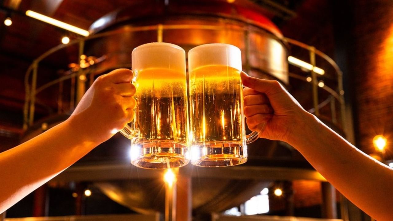 बिअर पिताय, सावधान! कल्याणमध्ये बिअर पिणे तरुणाला पडले महागात, थेट हॉस्पिटलमध्ये दाखल