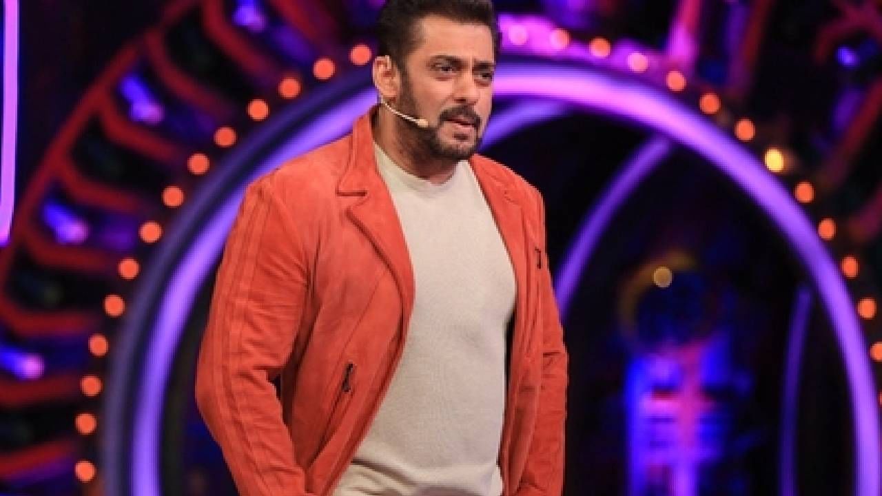 बिग बॉसमधील त्यांच्या कमाईबद्दल बोलताना विजय म्हणाले - मी बिग बॉसपेक्षा तर कमी पैसे कमवतो पण बिग बॉसमुळे मी खूप पैसे कमवतो. सुरुवातीला, जेव्हा मी या शोमध्ये नवीन होतो, तेव्हा माझा वापर झाला. पण नंतर, जेव्हा मी शोमध्ये तीन वेळा पैसे वाढवून मागितले तेव्हा प्रत्येक वेळी माझा पगार वाढवला गेला.