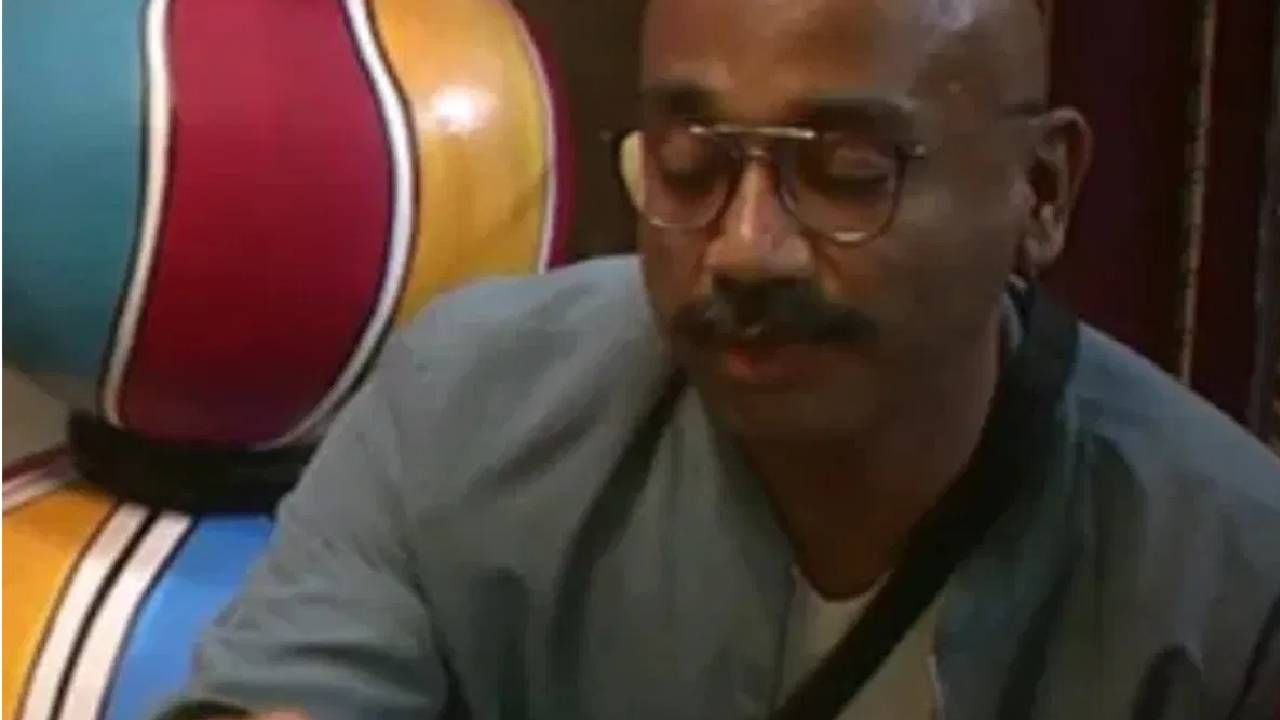 ते बऱ्याच काळापासून या शोचा भाग आहेत. बिग बॉसमधील स्पर्धक आणि होस्ट, यांच्या फीबद्दल नेहमीच चर्चा होत असली तरी, बिग बॉसचा आवाज असलेले विजय विक्रम सिंग, यांच्या फीबद्दल फार कमी लोकांना कल्पना असेल. आता, विजयने स्वतः याबद्दल भाष्य केलं आहे. 