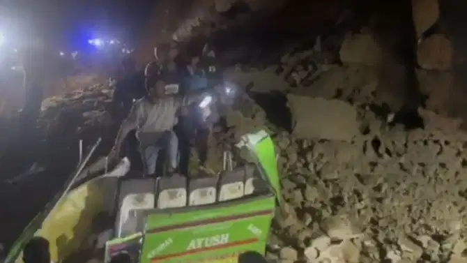 Himachal Pradesh: बसवर डोंगर कोसळला अन् क्षणात सगळं सपलं, 15 जणांचा जागीच मृत्यू