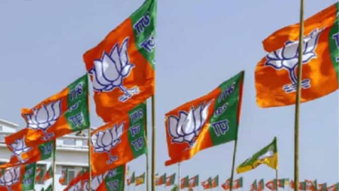 मोठी बातमी! राज्याच्या राजकारणात मोठा भूकंप, हा नेता शेकडो कार्यकर्त्यांसह करणार भाजपात प्रवेश