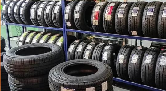 कार्बन ब्लॅकमुळे चाक मजबूत, टिकाऊ आणि अधिक सुरक्षित होतात. कार्बन ब्लॅकमुळे टायरमध्ये उष्णता शोषून घेण्याची क्षमता निर्माण होते. चाकांमध्ये कार्बन ब्लॅक हा घटक मिसळला नाही, तर चाक लवकर घासते. 