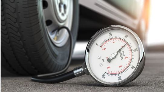 त्यामुळे टायर लवकर पुटण्याची शक्यता निर्माण होते. कार्बन ब्लॅक सूर्यापासून येणाऱ्या यूव्ही रेजपासूनही चाकाला वाचवते. त्यामुळेच चाकांचा रंग नेमही काळाच असतो. 