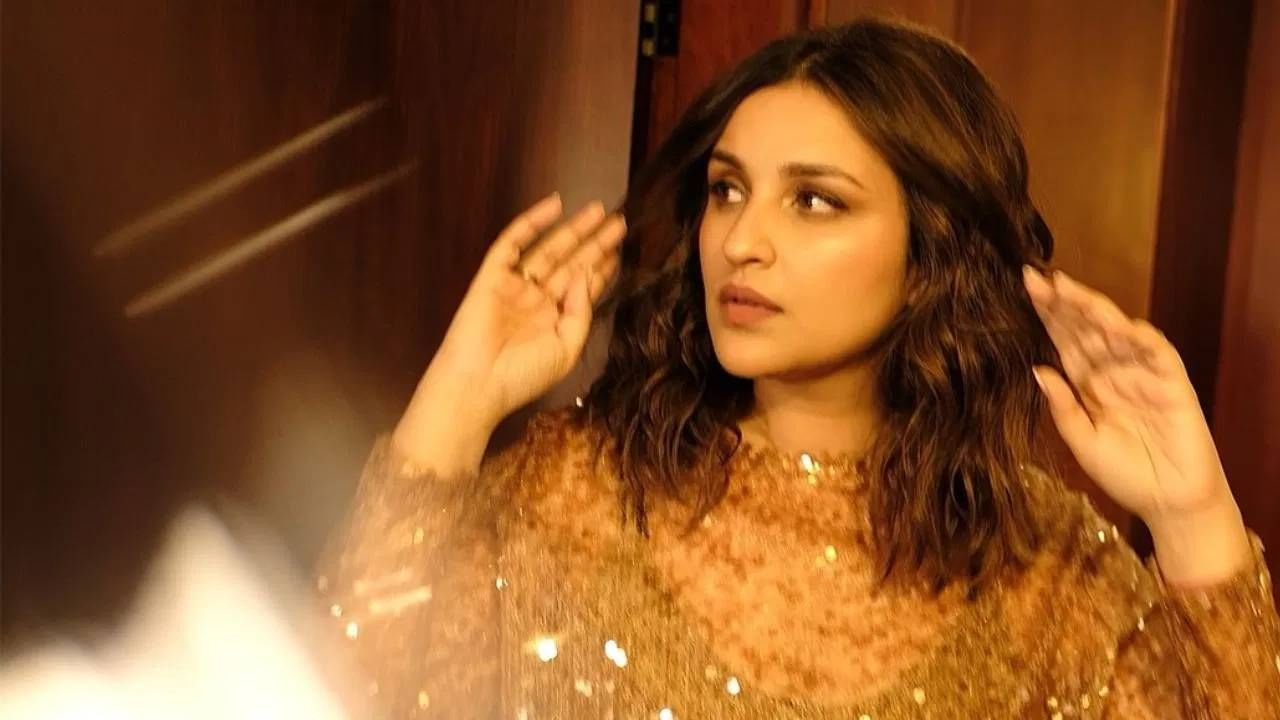  त्यानंतर परिणीती 'लेडीज वर्सेस रिकी बहल' चित्रपटात दिसली. या चित्रपटात तिच्यासोबत अभिनेता रणवीर सिंह आणि एक्ट्रेस अनुष्का शर्मा होती. दोन्ही चित्रपटात तिचा लीड रोल होता.  परिणीतीने बॉलीवुडमध्ये 'शुद्ध देसी रोमांस', 'मेरी प्यारी बिंदू', 'अमर सिंह चमकीला', 'हंसी तो फंसी' सारख्या चित्रपटात काम केलय.  