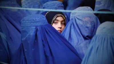 मुस्लीम देशाल महिलांना बुरख्यात करावं लागलं असं काही, शिक्षण नाही पण असं सर्व..., जाणून व्हाल थक्क