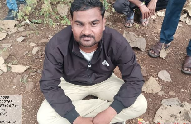 त्यानंतर पोलिसांनी घटनास्थळ गाठून मृत चिमुकल्यांचे मृतदेह हस्तगत केले. संपूर्ण परिसरात या घटनेने खळबळ उडाली आहे.. सध्या आरोपी राहुल अंढेरा पोलीसांच्या ताब्यात असून पोलीस पुढील चौकशी करत आहेत.