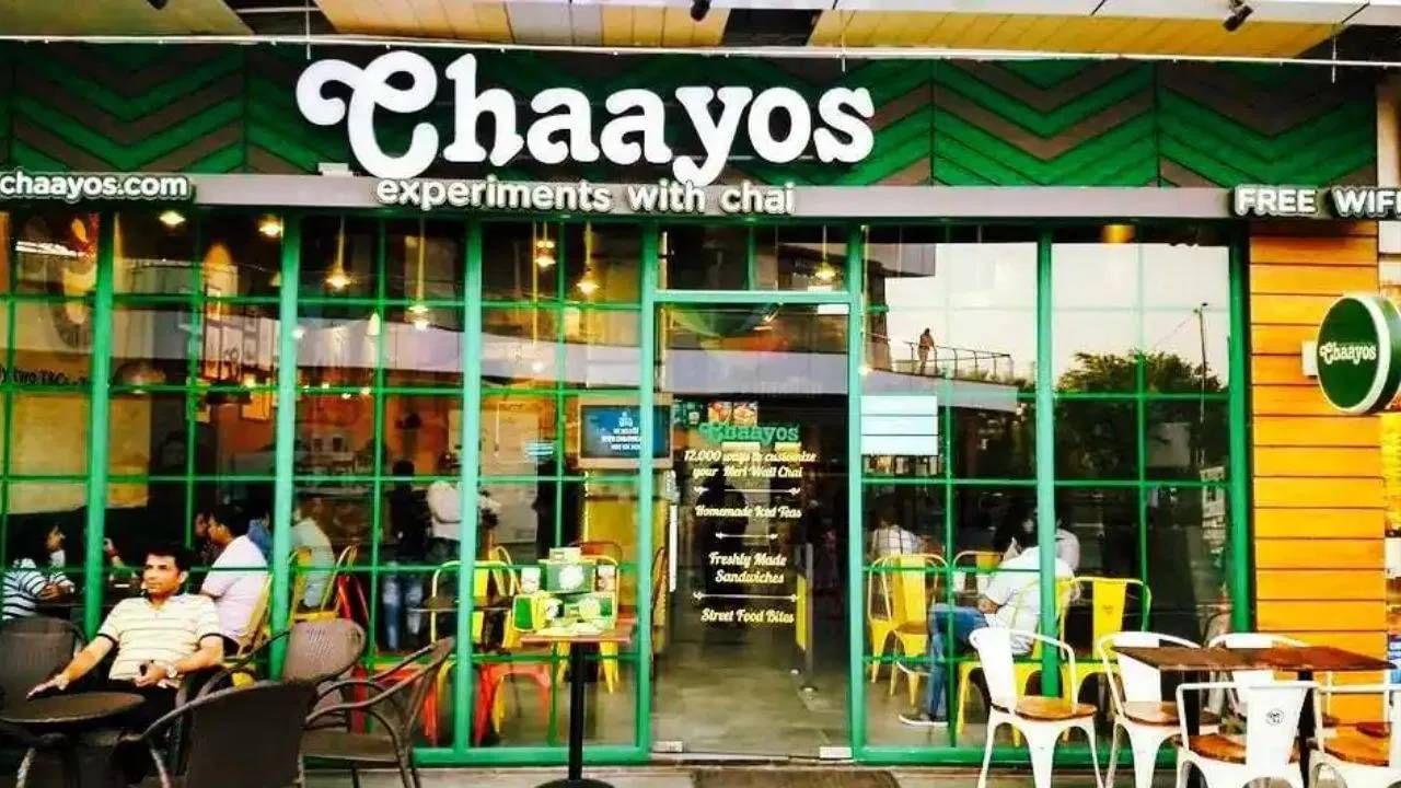 नितिन सलूजा यांच्या Chaayos ने चहा पिण्याची पद्धतच बदलून टाकलीय. इथे ग्राहक आपल्या मर्जीने चहाची टेस्ट बदलू शकतात. देशात त्यांचे 200 पेक्षा जास्त आऊटलेट आहेत. वार्षिक कमाई 70 ते 150 कोटी दरम्यान आहे. 