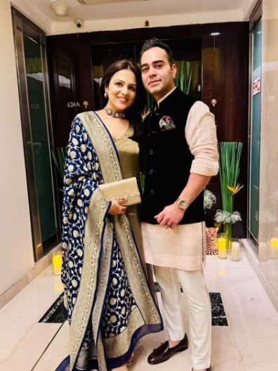 विकास आणि चेतना हे कपल अनेकदा स्टेडियममध्ये दिसलेले आहे. आयपीएल सामन्यांदरम्यान तर हे कपल हमखास दिसते. चेतना कोहली होममेकर आहेत. विशेष म्हणजे त्या लाईमलाईटपासून दूर असतात. 