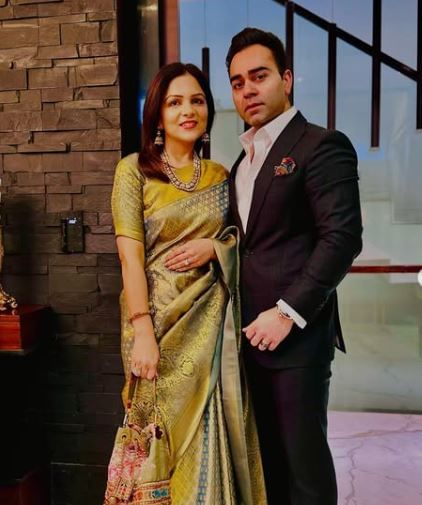 विराट कोहलीने नुकतेच त्याचा गुरुग्राम येथे असलेल्या आलिशान बंगल्याची जनरल पॉवर ऑफ अटॉनी त्याचा भाऊ विकास कोहली यांना दिली आहे. त्यामुळेच आता विकास आणि त्यांची पत्नी चर्चेत आले आहेत.  