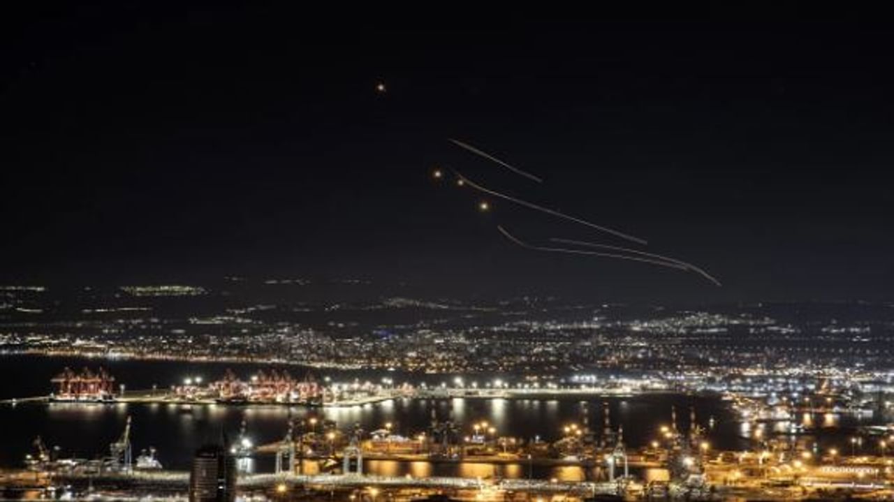 तंत्रज्ञानाच्या आधारावर चीनने बरीच प्रगती केली आहे. या देशाने अमेरिकेलाही चकित करणारे अविष्कार सत्यात उतरवले आहेत. सध्या अमेरिकेचे अध्यक्ष डोनाल्ड ट्रम्प यांनी पाहिलेले स्वप्न आता चीनने सत्यात उतरवले आहे. 