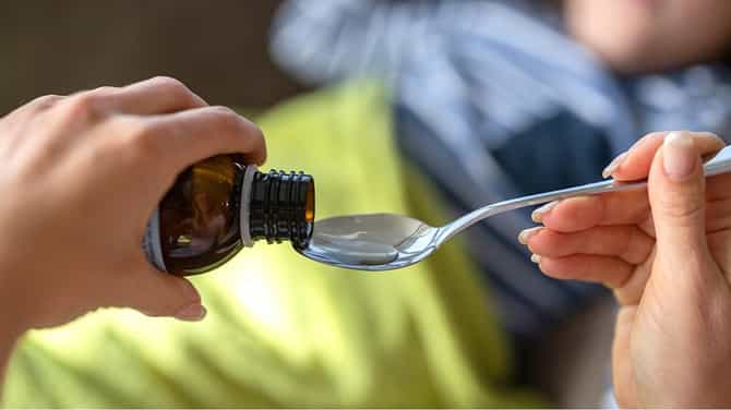 दोन वर्षांपेक्षा कमी वयाच्या मुलाला कफ सिरप देण्यास बंदी, सरकारचा निर्णय