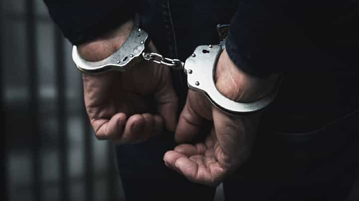 Bhiwandi Crime : न्यायालयातून पळाला अन् चिमुरडीच्या नरडीचा घोट घेतला, त्या शैतानाच्या कृत्यानं खळबळ! Bhiwandi Crime : न्यायालयातून पळाला अन् चिमुरडीच्या नरडीचा घोट घेतला, त्या शैतानाच्या कृत्यानं खळबळ!
