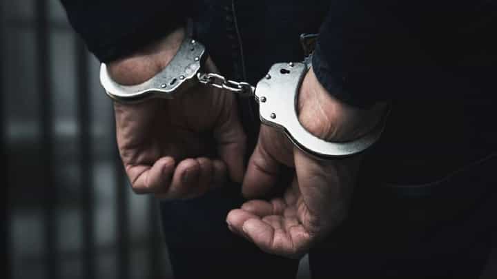Bhiwandi Crime : न्यायालयातून पळाला अन् चिमुरडीच्या नरडीचा घोट घेतला, त्या शैतानाच्या कृत्यानं खळबळ! Bhiwandi Crime : न्यायालयातून पळाला अन् चिमुरडीच्या नरडीचा घोट घेतला, त्या शैतानाच्या कृत्यानं खळबळ!