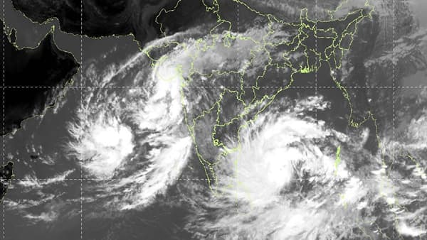 55 किमी प्रतितास वेगाने राज्यावर येतंय मोठं संकट, पावसासोबत अजून एक मोठा धोका, 24 तास घराबाहेर पडणे..