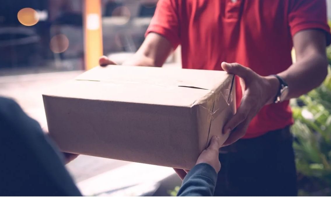 पावसाळा असो की उन्हाळा..डिलिव्हरी एजंटची छप्परफाड कमाई,रक्कम पाहून पांढरपेशींना सुटला घाम