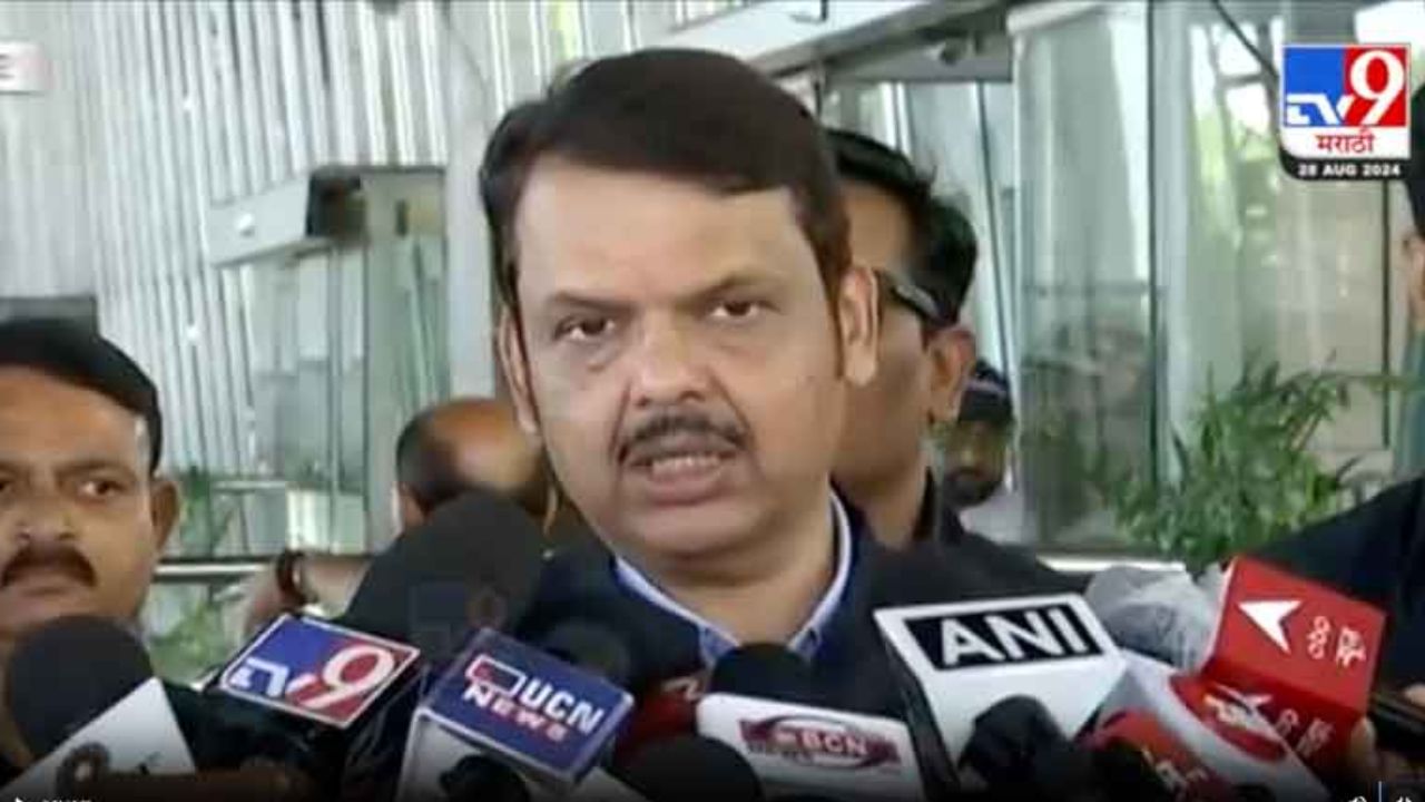 मोठी बातमी! त्या शेतकऱ्यांना मिळणार आता नवं घर, देवेंद्र फडणवीस यांची मोठी घोषणा मोठी बातमी! त्या शेतकऱ्यांना मिळणार आता नवं घर, देवेंद्र फडणवीस यांची मोठी घोषणा