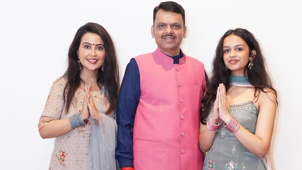 देशभरात सध्या दिवाळीचा उत्साह पाहायला मिळत आहे. त्यातच काल घरोघरी लक्ष्मीपूजन पार पडले. या लक्ष्मीपूजनच्या निमित्ताने सर्वसामान्यांसह राजकीय नेतेमंडळींनी आपपल्या घरी लक्ष्मीपूजन केले.