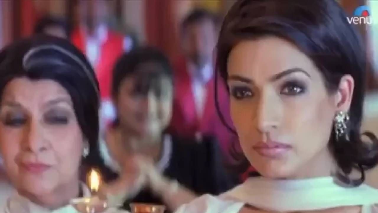 आता 25 वर्षांनंतर जेव्हा यासंदर्भात रील सोशल मीडियावर व्हायरल झाली, तेव्हा नवनीतने तिच्या भूमिकेबद्दल स्पष्टीकरण दिलं आहे. या रीलवर कमेंट करत तिने लिहिलं, 'होय, माझं लग्न झालं आणि त्यानंतर मी अमेरिकेला स्थलांतरित झाले. म्हणून माझी भूमिका अचानक बदलली गेली.'