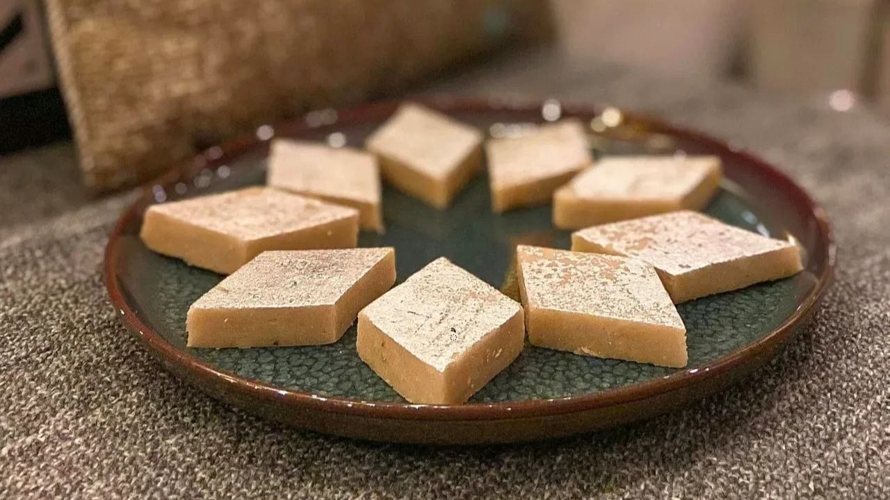 काजू कतली ही तिच्या उत्तम चवीसाठी लोकप्रिय आहे. ती काजूपासून बनवतात आणि चांदीच्या वर्खने सजवतात. मात्र, बाजारात मिळणाऱ्या बहुतांश काजू कतलीवर चांदीऐवजी अॅल्युमिनियमचा वर्ख वापरलेला असतो.