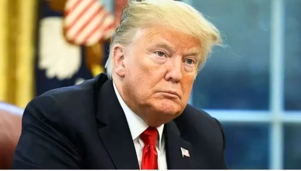  गेल्या वर्षभरात भारत आणि अमेरिका यांच्यातील संबंध बिघडले आहेत. टॅरिफमुळे तर ते जास्त ताणले गेले. दुसरीकडे अमेरिकेचे राष्ट्राध्यक्ष डोनाल्ड ट्रम्प यांनी पाकिस्तानसोबत जवळीक वाढवली आहे. याच कारणामुळे आता अमेरिकेच्या माजी राजदूताने ट्रम्प यांना चांगलेच सुनावले आहे. 