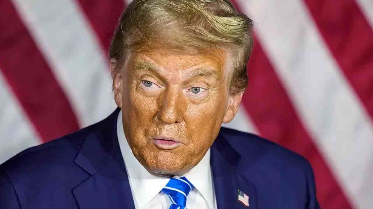 Donald Trump : मोठी बातमी! व्हाईट हाऊसनेच ट्रम्प यांचा खरा चेहरा उघडा पाडला, त्या व्यक्तीच्या प्रतिक्रियेने खळबळ! Donald Trump : मोठी बातमी! व्हाईट हाऊसनेच ट्रम्प यांचा खरा चेहरा उघडा पाडला, त्या व्यक्तीच्या प्रतिक्रियेने खळबळ!