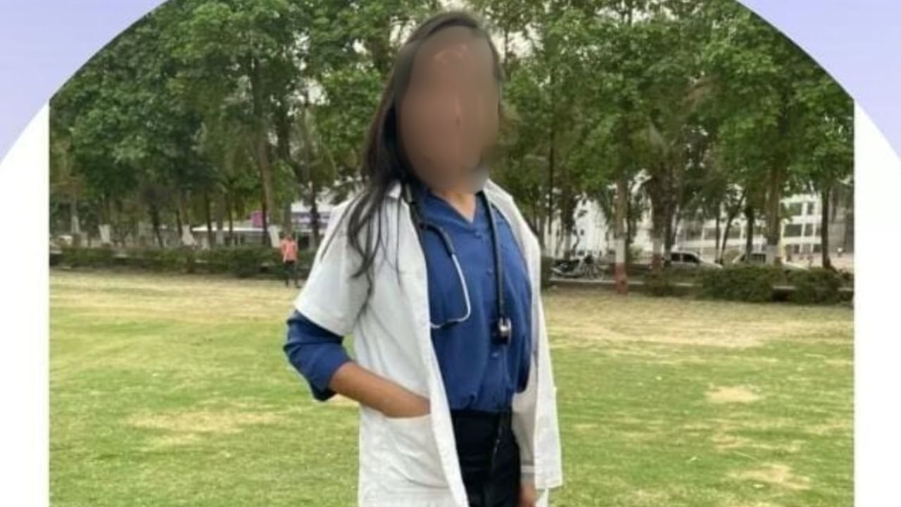 महिला डॉक्टर आत्महत्याप्रकरणी पोलिसांची एक मागणी, गोपाळ बदनेच्या अडचणीत वाढ होणार महिला डॉक्टर आत्महत्याप्रकरणी पोलिसांची एक मागणी, गोपाळ बदनेच्या अडचणीत वाढ होणार