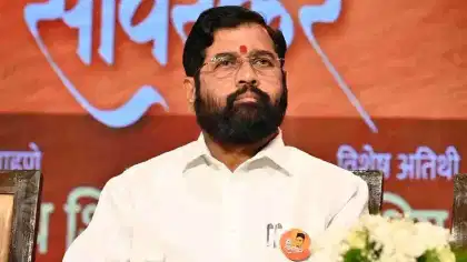 शिंदे गटाला मोठा धक्का! बायकोला तिकीट मिळालं नाही, पठ्ठ्याने थेट पक्षच