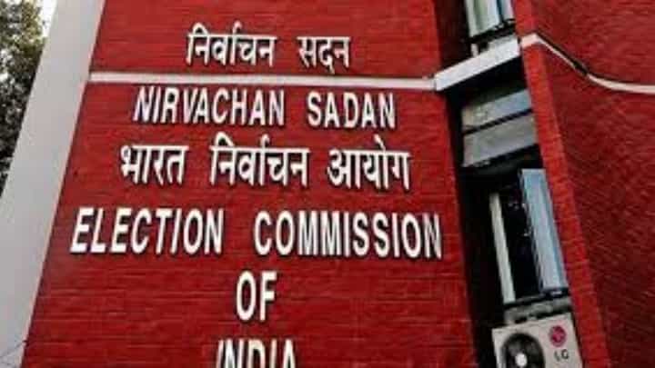 मतदार यादीतील आरोपांवर निवडणूक आयोगाचे स्पष्टीकरण; केला मोठा खुलासा मतदार यादीतील आरोपांवर निवडणूक आयोगाचे स्पष्टीकरण; केला मोठा खुलासा