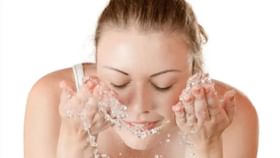 चेहऱ्यावरील चमक टिकवण्यासाठी स्वयंपाकघरातील हे पाणी आहे फायद्याचे