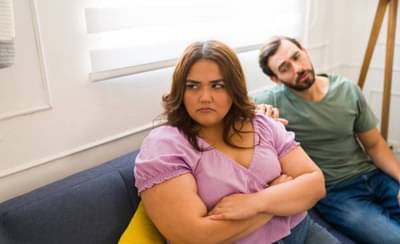 मोबाईलमध्ये पत्नीचे नाव ‘जाडी’ म्हणून सेव्ह केल्याने घटस्फोटापर्यंत गेले प्रकरण,कोर्टाने दिला धक्कादायक निकाल