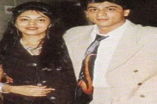 शाहरुख खान आणि गौरी खान हे कपल संपूर्ण बॉलिवुडमध्ये प्रसिद्ध आहे. त्यांच्या प्रेमाच्या कथा आजही तरुण पिढी तेवढ्याच आतुरतेने ऐकते. जवळ काहीही नसताना शाहरुखने गौरीला मिळवण्यासाठी केलेला संघर्ष आजही बॉलिवुडच्या जगात चर्चेचा विषय असतो.