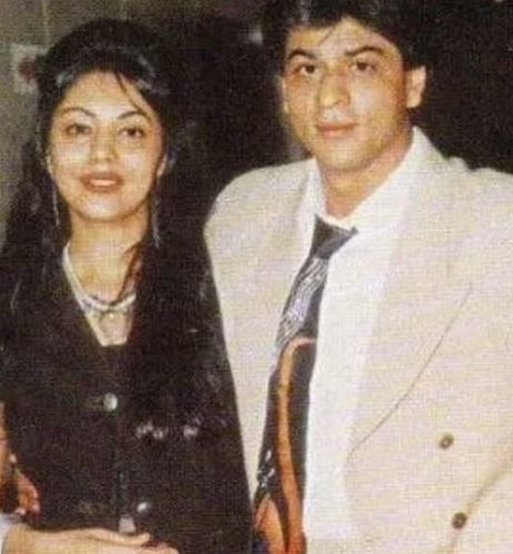 शाहरुख आणि गौरी यांच्या लग्नाला बरीच वर्षे झाली आहेत. मात्र अजूनही ते दोघे एकमेकांवर एखाद्या नव्या कपलप्रमाणेच प्रेम करतात. गौरी खान आज 54 वर्षांची आहे. तरुणपणात मात्र ती वेगळीच दिसायची. तिचे तरुणपणाचे अनेक फोटो तुम्हाला सोशल मीडियावर पाहायला मिळतील.