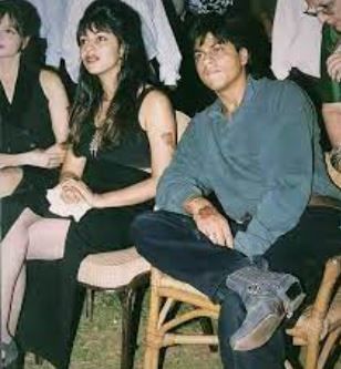 गौरी आणि शाहरुख यांना एकूण तीन आपत्य आहेत. यातील आर्यन खान, सुहाना खान नेहमीच चर्चेत असतात. आर्यन खानने दिग्दर्शित केलेली एक वेब मालिका नुकतीच आलेली आहे. या वेब मालिकेला प्रेक्षकांकडून चांगला प्रतिसाद मिळतोय.