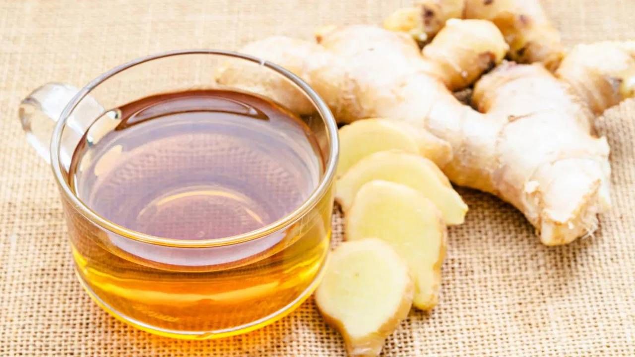 पण जर तुम्हाला अॅसिडिटी असेल तर रात्री आल्याचे पाणी पिणे शक्यतो टाळा, नाही तर अॅसिडिटीची समस्या अधिक होईल. आल्याच्या मदतीने आरोग्याच्या अनेक समस्या दूर होतात.