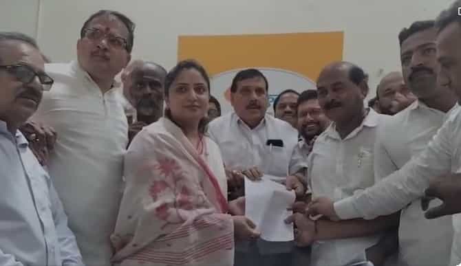 गोकुळ दूध संघात 40% डीबेंचर रकमेवरुन वाद, विरोधी गटाच्या मोर्च्यात राडा