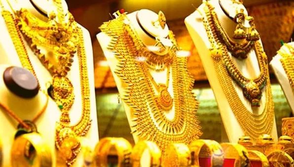 गेल्या पाच ते सहा वर्षांत ऑक्टोबर महिन्यात सोन्याचा भाव वाढल्याचेच पाहायला मिळालेले आहे. सप्टेंबर महिन्यात सोन्याचा भाव सरासरी 2.58 टक्क्यांनी वाढल्याचे पाहायला मिळाले. त्यामुळेच ऑक्टोबर महिन्याचे उर्वरित दिवस तसेच पुढच्या काही काळात सोन्याचा भाव वाढण्याची शक्यता व्यक्त केली जात आहे. त्यामुळे काय होणार, हे पाहणे महत्त्वाचे ठरणार आहे. 