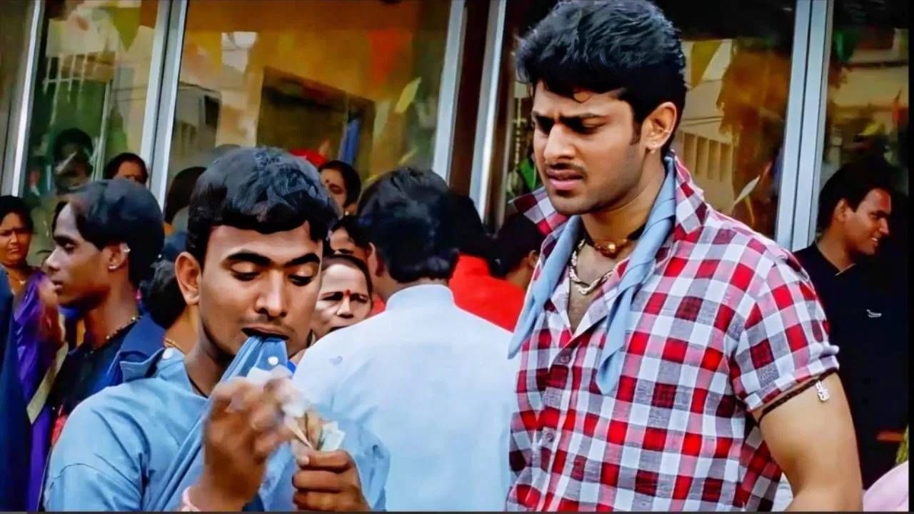 प्रभासची फिल्म राघवेंद्र सुद्धा फ्लॉप ठरली. 'राघवेंद्र'च बजेट जवळपास 3 कोटी रुपये होतं. या चित्रपटाने जवळपास 2 कोटी रुपयांच कलेक्शन केलं.  'अदावी रामुडु' ने बॉक्स ऑफिसवर जवळपास 10.90 कोटी रुपयांची कमाई केली होती. या फिल्ममध्ये प्रभाससोबत आरती अग्रवाल होती. 